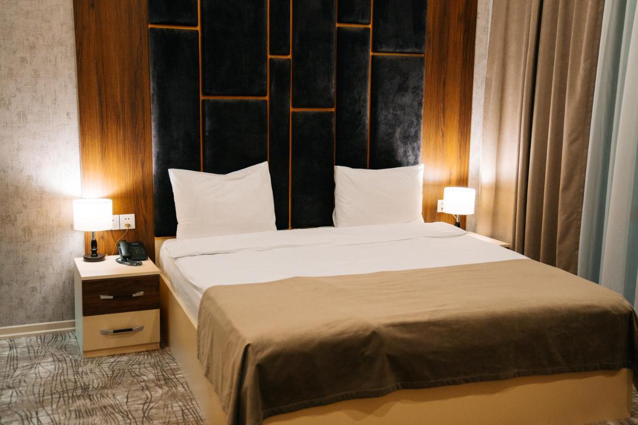 The Clocktower Hotel บากู ภายนอก รูปภาพ