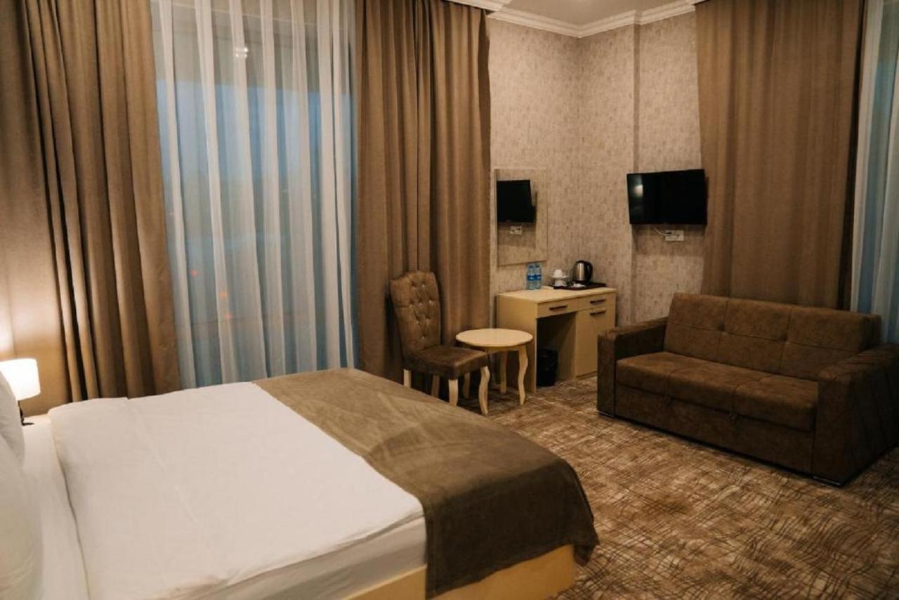 The Clocktower Hotel บากู ภายนอก รูปภาพ